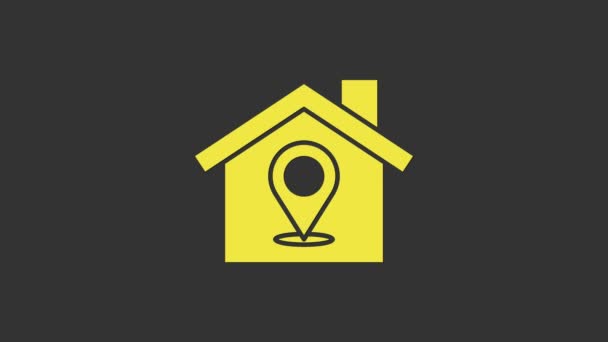 Žlutý ukazatel mapy s ikonou domu izolovanou na šedém pozadí. Značkový symbol domovské polohy. Grafická animace pohybu videa 4K — Stock video