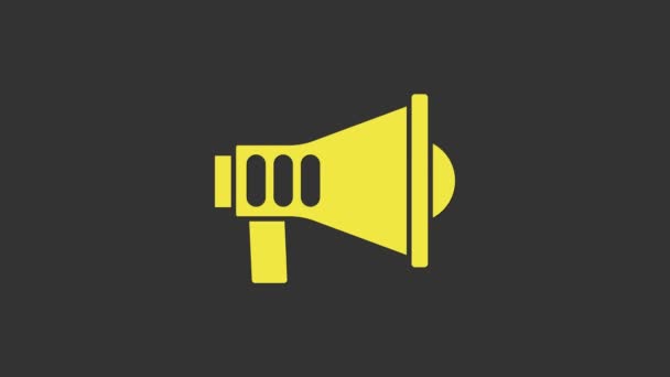 Icono amarillo del megáfono aislado sobre fondo gris. Firma del portavoz. Animación gráfica de vídeo 4K — Vídeo de stock