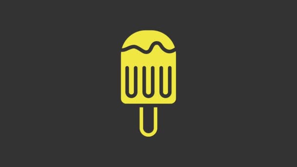 Sárga fagylalt pálcika ikon elszigetelt szürke háttér. Édes szimbólum. 4K Videó mozgás grafikus animáció — Stock videók