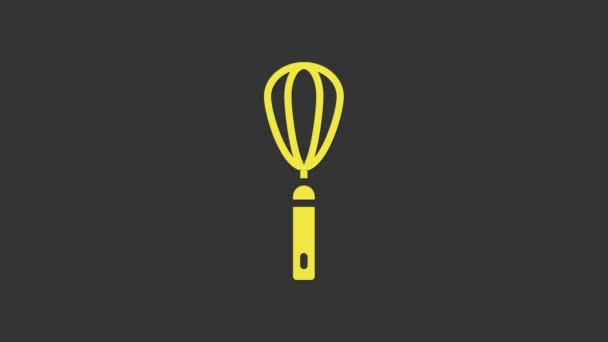 Žlutá kuchyně whisk ikona izolované na šedém pozadí. Nádobí na vaření, šlehač vajec. Znamení příboru. Symbol směsi jídla. Grafická animace pohybu videa 4K