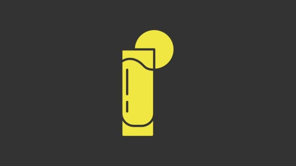 Żółty kieliszek tequili z ikoną cytryny na szarym tle. Meksykański drink alkoholowy. 4K Animacja graficzna ruchu wideo — Wideo stockowe