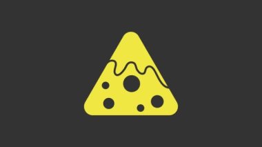 Sarı Nachos simgesi gri arkaplanda izole edildi. Tortilla cipsi veya nachos tortilla. Geleneksel Meksika fast food 'u. 4K Video hareketli grafik canlandırması