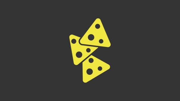 Gelbes Nachos-Symbol isoliert auf grauem Hintergrund. Tortilla Chips oder Nachos Tortillas. Traditionelles mexikanisches Fast Food. 4K Video Motion Grafik Animation — Stockvideo