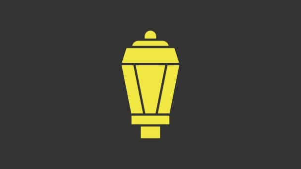 Yellow Garden light lamp icon isolated on grey background. Solar powered lamp. Lantern. Street lamp. 4K Video motion graphic animation — Stock Video