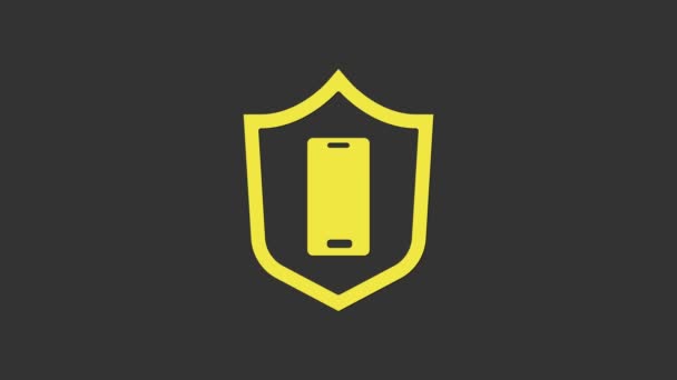 Smartphone amarillo, teléfono móvil con icono de escudo de seguridad aislado sobre fondo gris. Seguridad, seguridad, concepto de protección. Animación gráfica de vídeo 4K — Vídeos de Stock