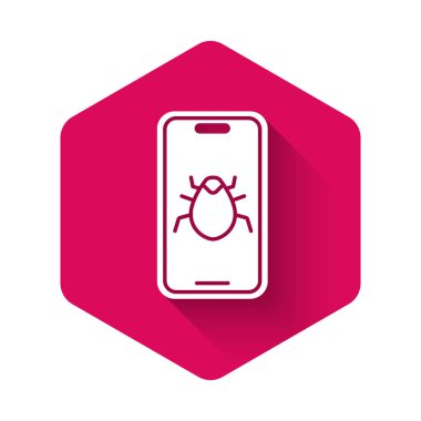 Mobil simgedeki beyaz sistem hatası uzun gölge arkaplanı ile izole edildi. Kod hatası konsepti. Sistemde hata var. Böcek araması. Pembe altıgen düğmesi. Vektör