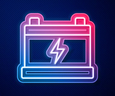Parlayan neon hat araba aküsü ikonu mavi arka planda izole edildi. Akümülatör bataryası enerji ve elektrik akümülatörü bataryası. Vektör