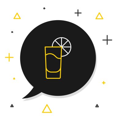 Beyaz arka planda izole edilmiş limon ikonlu çizgi tekila bardağı. Meksika alkolü. Renkli taslak konsepti. Vektör