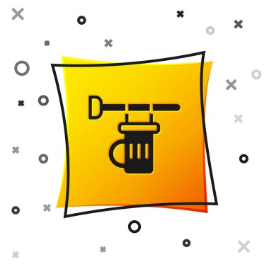 Beyaz arka planda izole edilmiş bira ikonu camlı Siyah Sokak tabelası. Reklamlar için uygun bar, kafe, bar, restoran. Sarı kare düğme. Vektör