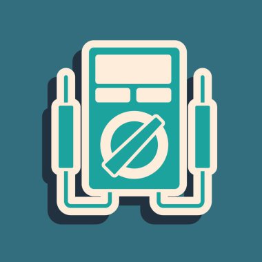Yeşil Ampere ölçer, çoklu metre, voltmetre ikonu yeşil arkaplanda izole edilmiş. Elektrik akımını ölçmek için araçlar. Uzun gölge tarzı. Vektör