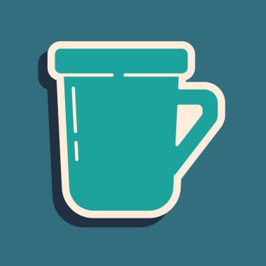 Yeşil kahve fincanı simgesi yeşil arka planda izole edilmiş. Çay fincanı. Sıcak içecek kahvesi. Uzun gölge tarzı. Vektör.