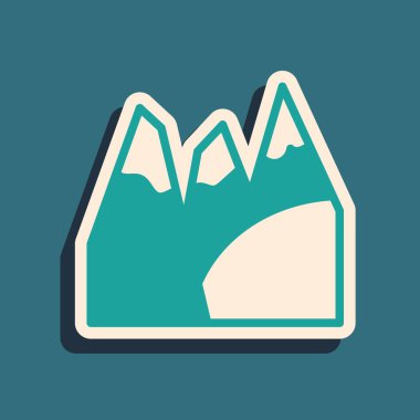 Yeşil Dağlar simgesi yeşil arkaplanda izole edildi. Zaferin ya da başarının sembolü. Gol başarısı. Uzun gölge tarzı. Vektör.