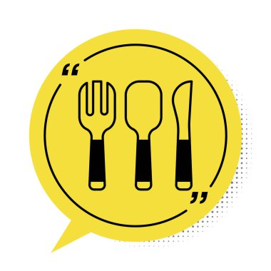 Siyah çatal, kaşık ve bıçak ikonu beyaz arka planda izole edilmiş. Mutfak aletleri. Çatal bıçak seti. Sarı konuşma balonu sembolü. Vektör