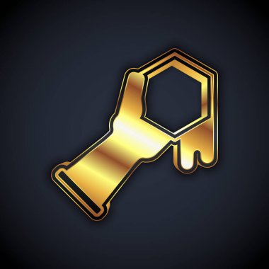 Altın bal peteği ve el ikonu siyah arkaplanda izole edilmiş. Bal hücrelerinin sembolü. Tatlı doğal yemek. Vektör