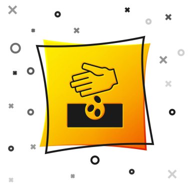 Beyaz arka planda izole edilmiş özel bir bitki simgesinin siyah tohumları. Sarı kare düğme. Vektör