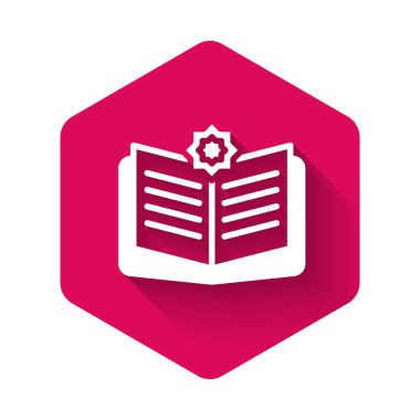 Beyaz kutsal Kur 'an ikonu uzun gölge arkaplanı ile izole edilmiş. Müslüman bayramı, Kurban Bayramı, Kurban Bayramı, Ramazan Kareem. Pembe altıgen düğmesi. Vektör