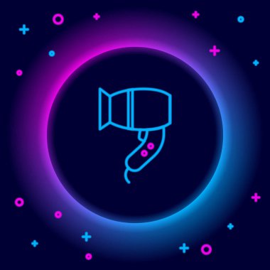 Parlayan neon hattı saç kurutma ikonu siyah arkaplanda izole edildi. Saç kurutma makinesi tabelası. Saç kurutma sembolü. Sıcak hava üflüyor. Renkli taslak konsepti. Vektör