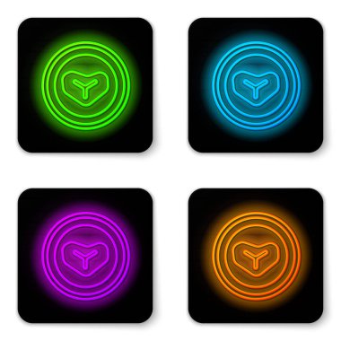 Beyaz arka planda izole edilmiş bir tabak ikonunda parlayan neon hattı bifteği. Çatal bıçak sembolü. Restoran tabelası. Siyah kare düğme. Vektör