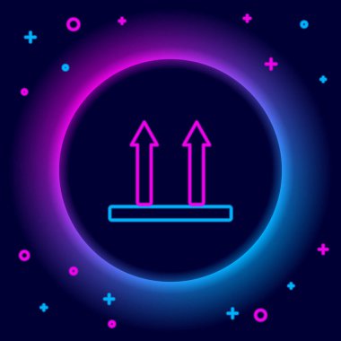 Parlayan neon hattı Bu tarafta siyah arkaplanda izole edilmiş bir simge var. Paketin üst tarafını gösteren iki ok. Bu oklar her zaman yukarıyı göstersin diye kargo tutuldu. Renkli taslak konsepti. Vektör