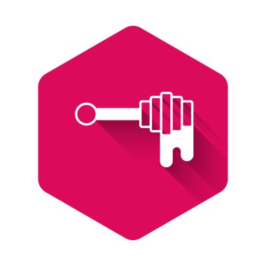 Beyaz Bal Çubuğu, bal damlatan simgesi uzun gölge arkaplan izole. Tatlı kepçe. Pembe altıgen düğmesi. Vektör