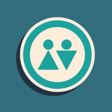 Yeşil tuvalet ikonu yeşil arka planda izole edildi. Tuvalet tabelası. Lavaboda. Uzun gölge tarzı. Vektör