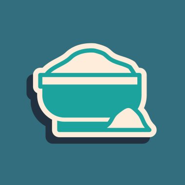 Yeşil Un Kabı simgesi yeşil arka planda izole edildi. Pişirme malzemeleri. Sağlıklı organik yiyecekler. Mutfak gereçleri kupası. Hamur yemeği. Uzun gölge tarzı. Vektör