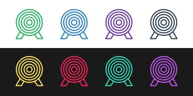 Hedef satırını belirle. Hedef finansal hedef kavramı simgesi siyah ve beyaz arka planda izole edildi. Sembolik hedeflere ulaşım, başarı. Vektör