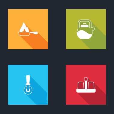 Kızartma tavası, saplı kettle, pizza bıçağı ve tuz biberi ikonu hazırla. Vektör