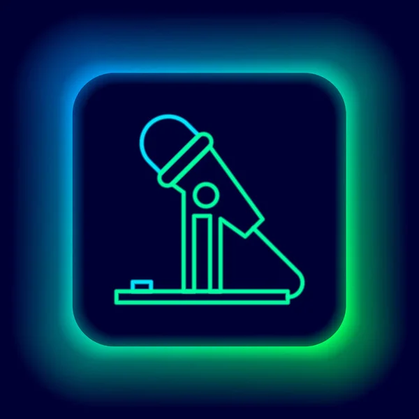 Glowing Neon Line Microphone Icon Isolated Black Background Air Radio — Stock Vector