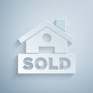 Kağıt kesme işareti ve gri arkaplanda izole edilmiş metin satışı simgesi. Çıkartma satıldı. Tabela satıldı. Kağıt sanatı tarzı. Vektör