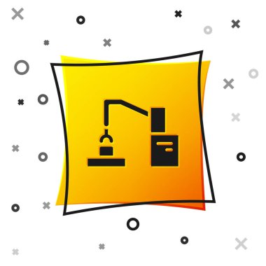 Siyah Endüstriyel Robot Robot Kol Fabrikası ikonu beyaz arka planda izole edildi. Endüstriyel robot manipülatörü. Sarı kare düğme. Vektör.