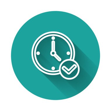 Beyaz çizgi saat simgesi uzun gölgeli izole edildi. Zaman sembolü. Yeşil daire düğmesi. Vektör.