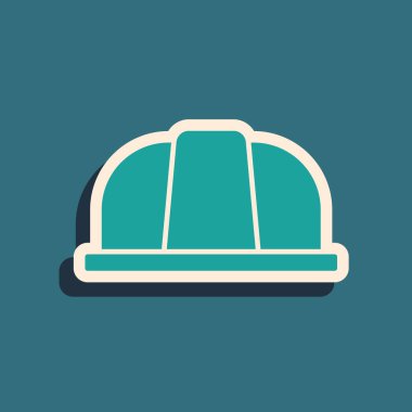 Yeşil İşçi Başlığı simgesi yeşil arka planda izole edildi. Sigorta konsepti. Güvenlik, güvenlik, koruma, konsept koruma. Uzun gölge tarzı. Vektör.