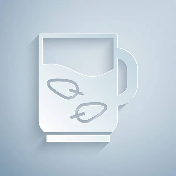 Бумага вырезать чашку чая и листа значок изолирован на сером фоне. Бумажный стиль. Вектор — стоковый вектор