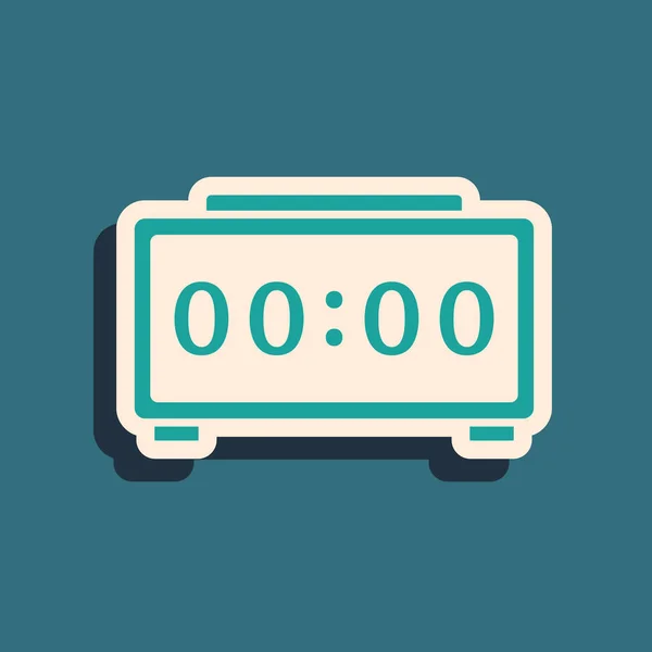 Icono de despertador digital verde aislado sobre fondo verde. Reloj despertador electrónico. Icono de tiempo. Estilo de sombra larga. Vector — Vector de stock