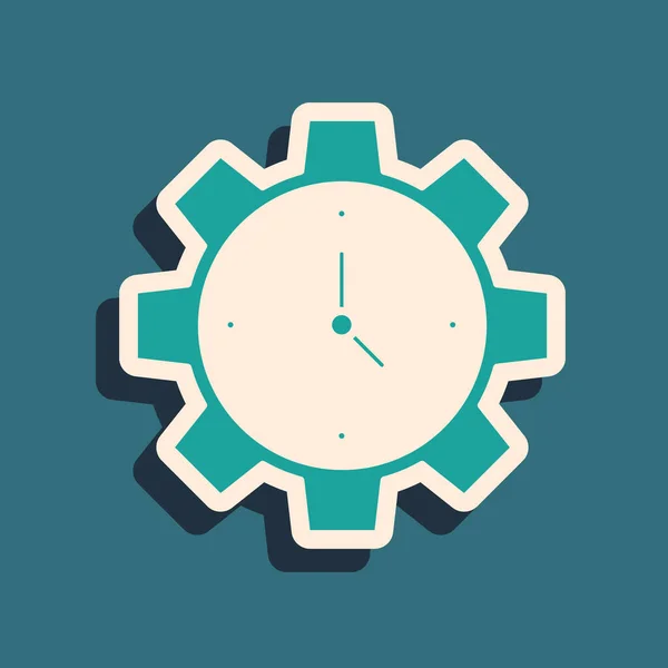 Ikona Green Time Management izolowana na zielonym tle. Znak zegara i przekładni. Symbol produktywności. Długi styl cienia. Wektor — Wektor stockowy