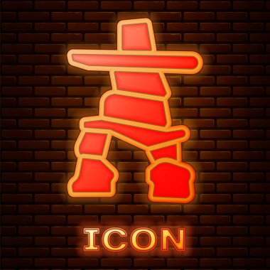 Parlayan neon Inukshuk simgesi tuğla duvar arka planında izole edildi. Vektör