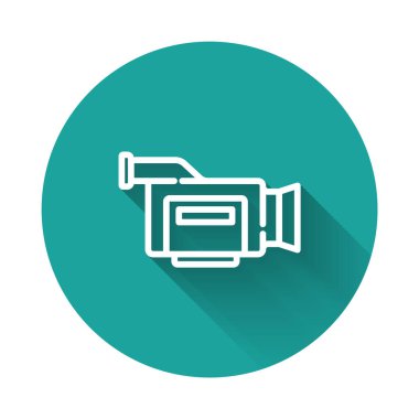 Beyaz çizgi sinema kamerası ikonu uzun gölgeli izole edilmiş. Video kamera. Film tabelası. Film projektörü. Yeşil daire düğmesi. Vektör.