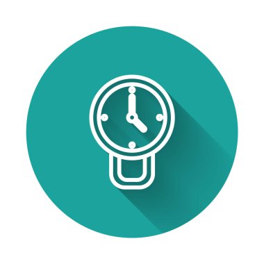 Beyaz çizgi saat simgesi uzun gölgeli izole edildi. Zaman sembolü. Yeşil daire düğmesi. Vektör.