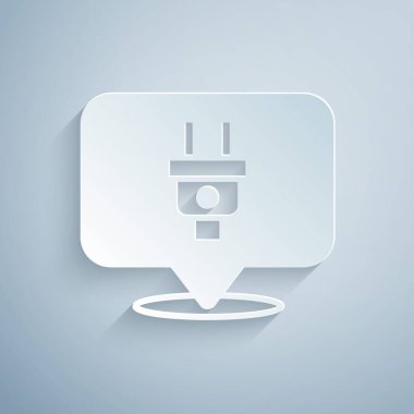 Kağıt kesiği Elektrik prizi simgesi gri arkaplanda izole edildi. Bağlantı kavramı ve elektriğin kesilmesi. Kağıt sanatı tarzı. Vektör