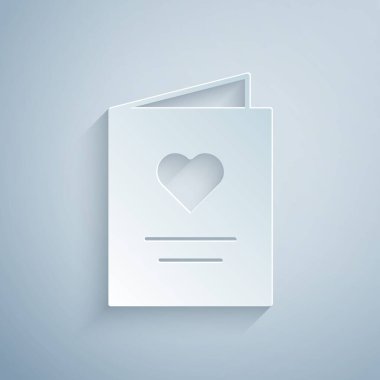 Gri arkaplanda kalp ikonu olan kağıt kesiği kartpostal. Mesaj aşkım. Aşk ve romantizm mektubu. Kağıt sanatı tarzı. Vektör