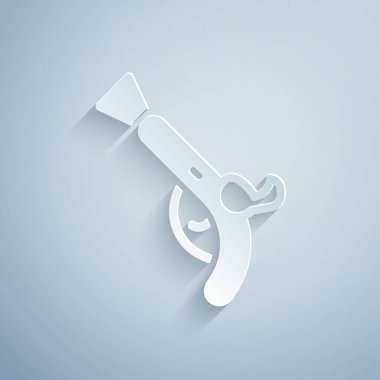 Kağıt kesiği Gri arkaplanda izole edilmiş Vintage tabanca simgesi. Eski bir silah. Kağıt sanatı tarzı. Vektör