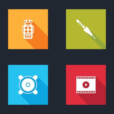 Mikrofon, ses kablosu, ses hoparlörü ve çevrimiçi video oynatma simgesini ayarla. Vektör.