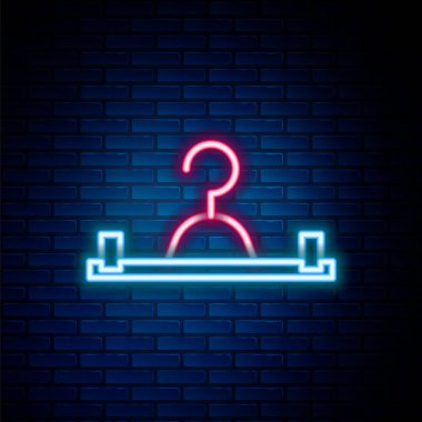 Parlayan neon hattı elbise askısı simgesi tuğla duvar arka planında izole edilmiş. Vestiyer ikonu. Kıyafet servis sembolü. Çamaşır askı tabelası. Renkli taslak konsepti. Vektör