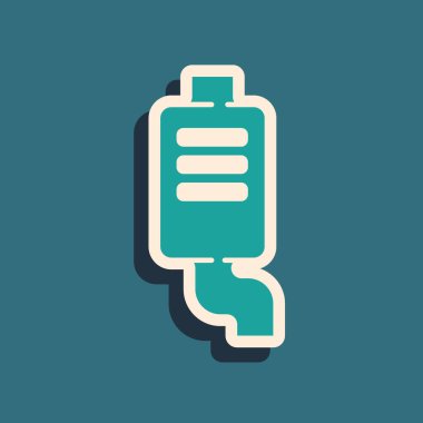 Yeşil Araba susturucusu simgesi yeşil arkaplanda izole edildi. Egzoz borusu. Uzun gölge tarzı. Vektör.