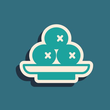 Yeşil arkaplanda yeşil zeytinler izole edilmiş. Uzun gölge tarzı. Vektör.