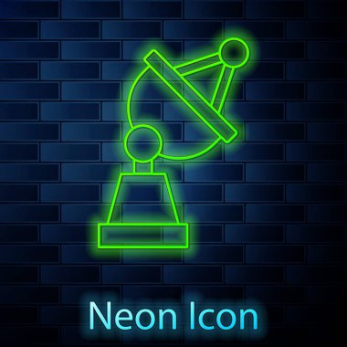 Parlayan neon hattı uydu anteni simgesi tuğla duvar arka planında izole edildi. Radyo anten, astronomi ve uzay araştırması. Vektör