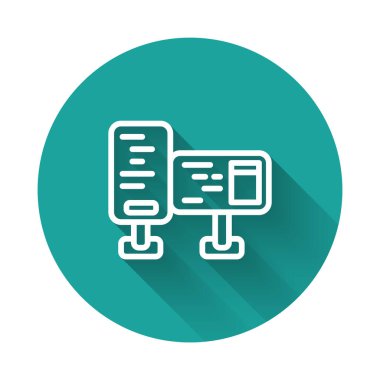 Beyaz çizgi bilgisayar ekran simgesi uzun gölge arkaplan izole. Elektronik cihaz. Ön manzara. Yeşil daire düğmesi. Vektör