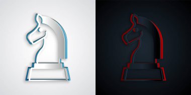 Kağıt kesiği Chess simgesi gri ve siyah arkaplanda izole edilmiş. İş stratejisi. Oyun, yönetim, finans. Kağıt sanatı tarzı. Vektör