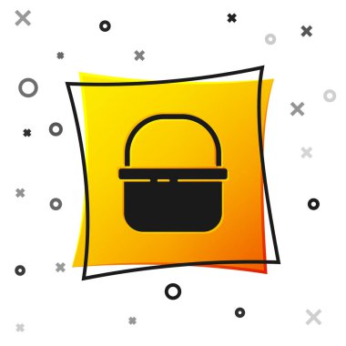 Beyaz arkaplanda siyah sepet simgesi izole edildi. İnternetten satın alma konsepti. Servis tabelası. Alışveriş arabası sembolü. Sarı kare düğme. Vektör.